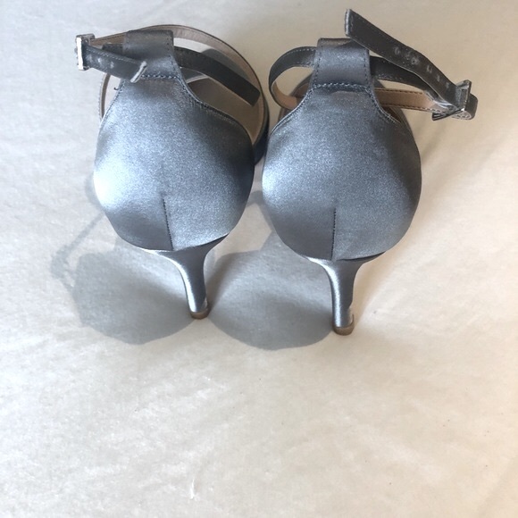 Beautiful silver/gray heels - Picture 3 of 3